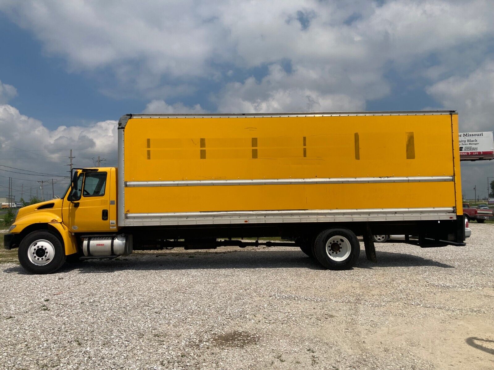 Owner 2016 International DuraStar 4300 26' Box Truck / Van Truck