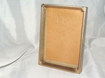 PRE-OWNED SILVER TONE METAL TABLE TOP PICTURE FRAME