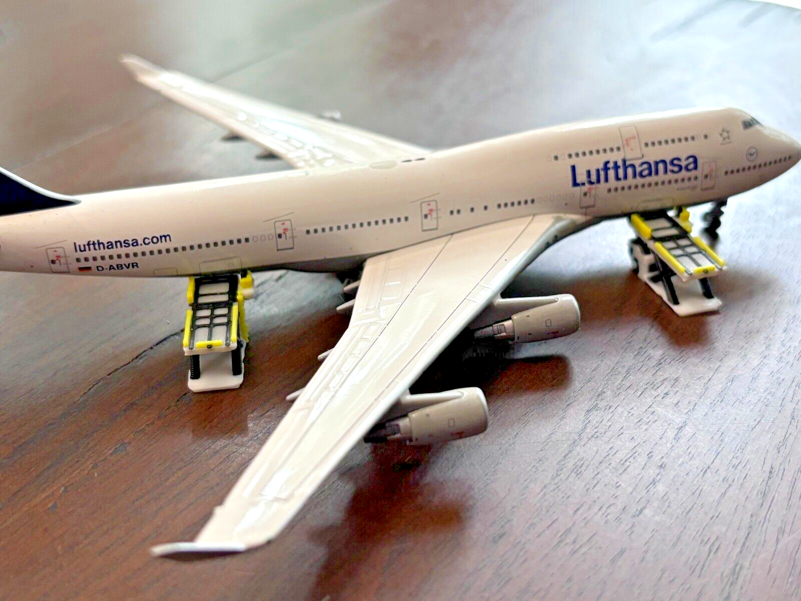 1:400 Model Airport Accessories - 6 Piece Airplane Cargo Loader Set (3D Printed)