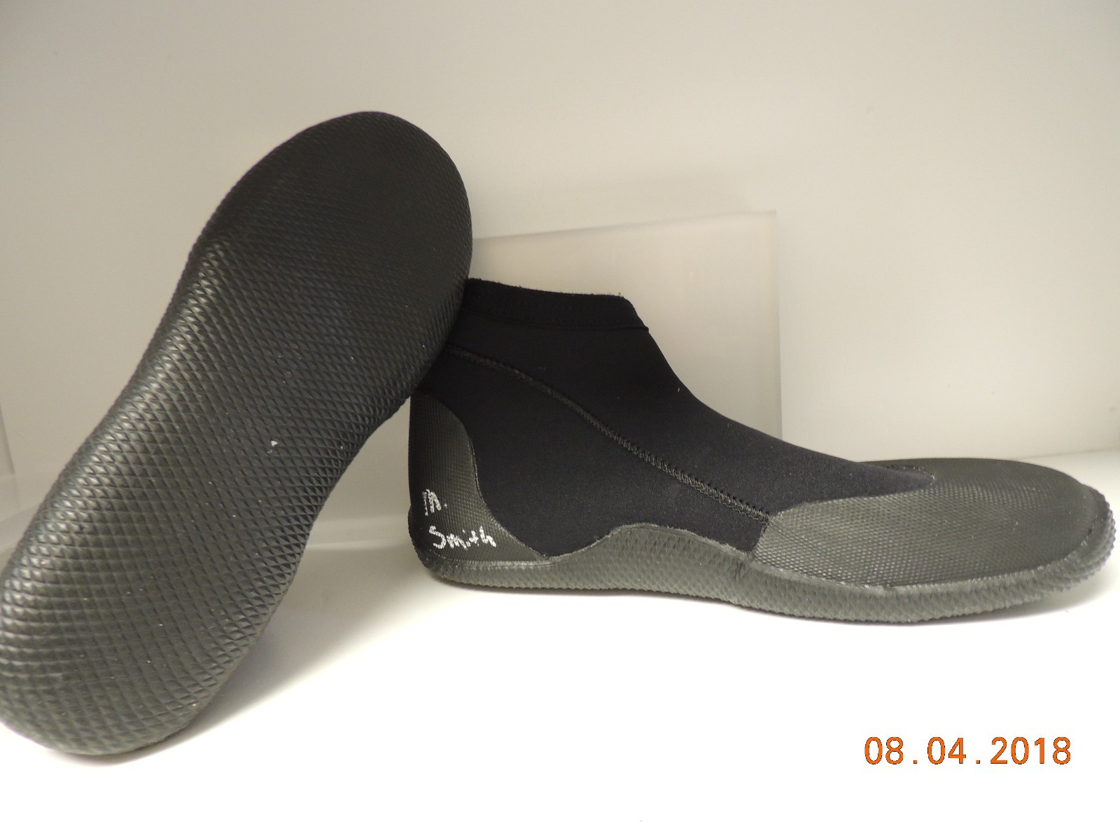 NEO- Sport 3MM Dive Boots - Size 9 -  Pristine Condition - Pull On - 5 1/4