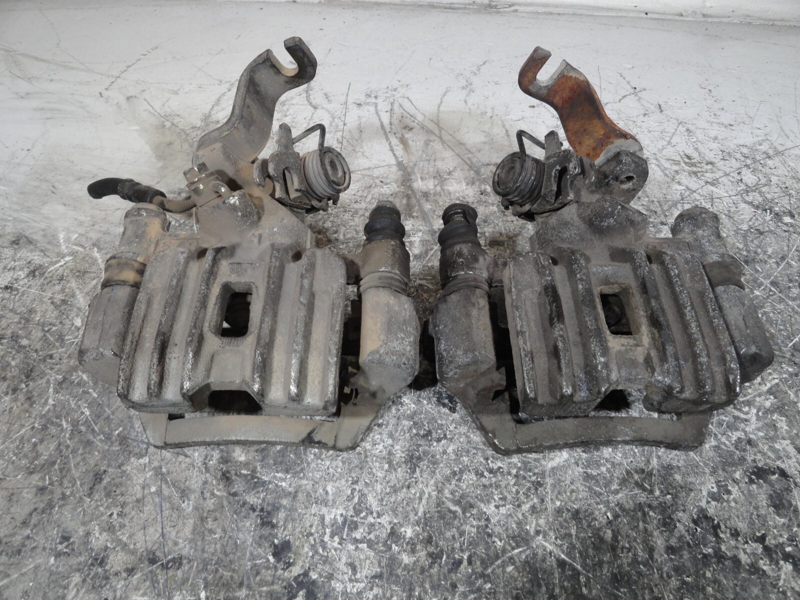 1986-1991 Mazda RX7 FD Series Rear Brake Caliper Pair Casting 1313