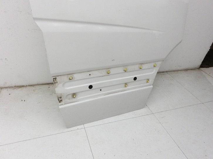 VW Crafter 2E 35 11-16 Kasten Tür Beifahrertür Rechts Vorne LB9A VW Crafter 2E 35 11-16 07.10.2016 2E0831052 gebraucht Vorschau 2