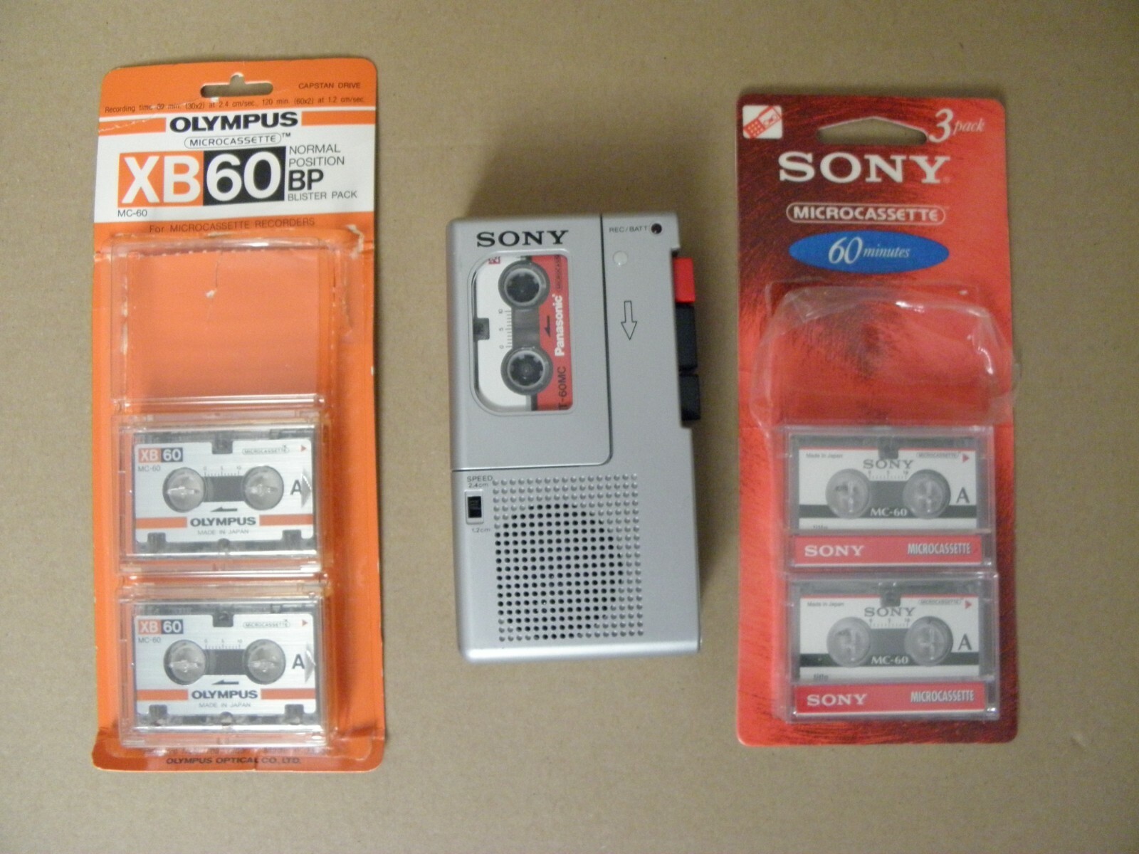 Sony Microcassette Recorder M9 for repair or parts and four new Tapes