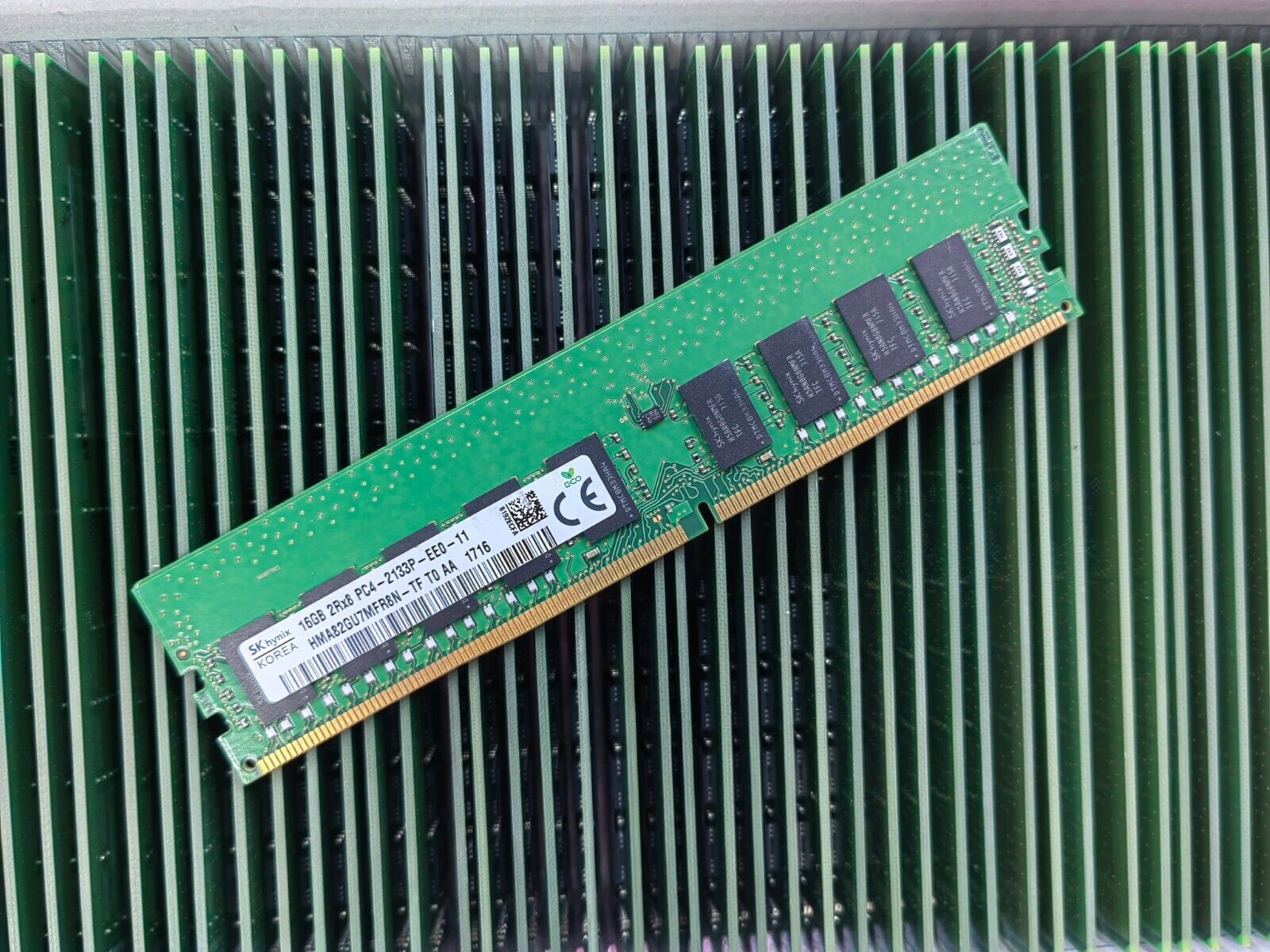 SK Hynix 16GB DDR4 2133MHz ECC UDIMM RAM 2Rx8 PC4-17000 HMA82GU7MFR8N-TF SK Hynix 16GB DDR4 2133MHz ECC UDIMM RAM 2Rx8 PC4-17000 HMA82GU7MFR8N-TF