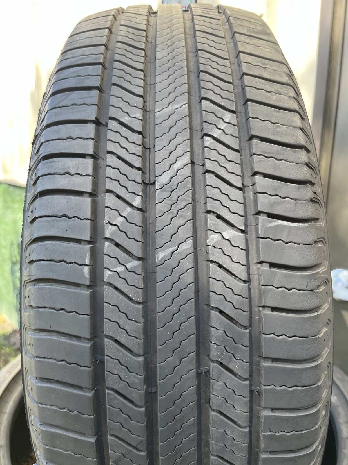 1 Tire Michelin Defender 2 235/65R18 106H DOT.2224 8.25/32 NO Patch