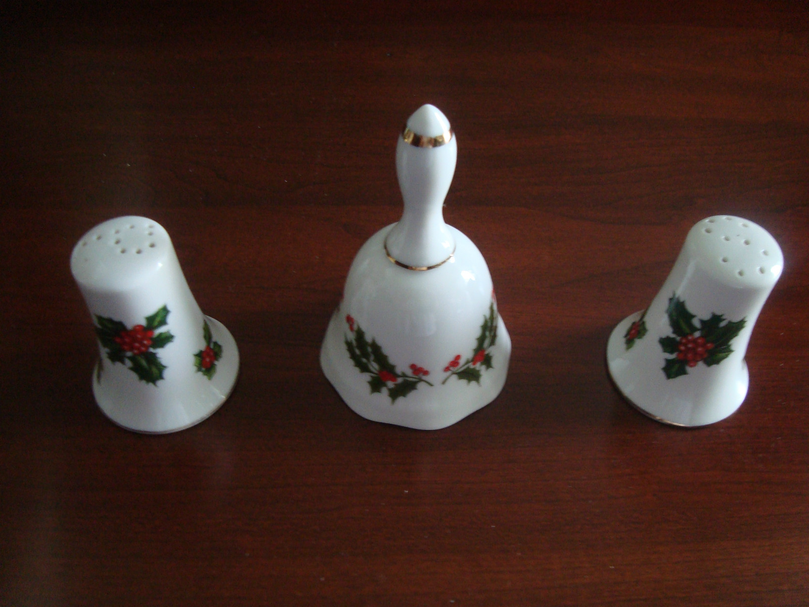 JAPAN LEFTON CHRISTMAS LOT OF 3-Salt & Pepper Shakers & Dinner Bell Holly