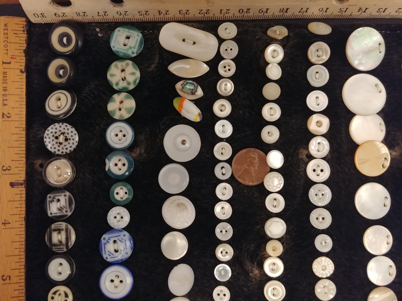 Mixed Lot 600+ Vintage Buttons (Some are glass shell) Sewing Crafts