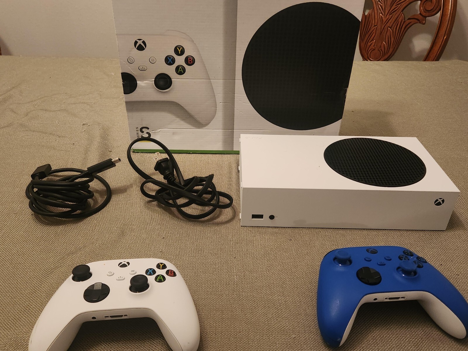 その他 XBOX series S  xbox Xbox series S - White (With White & Blue controller) 364 GB