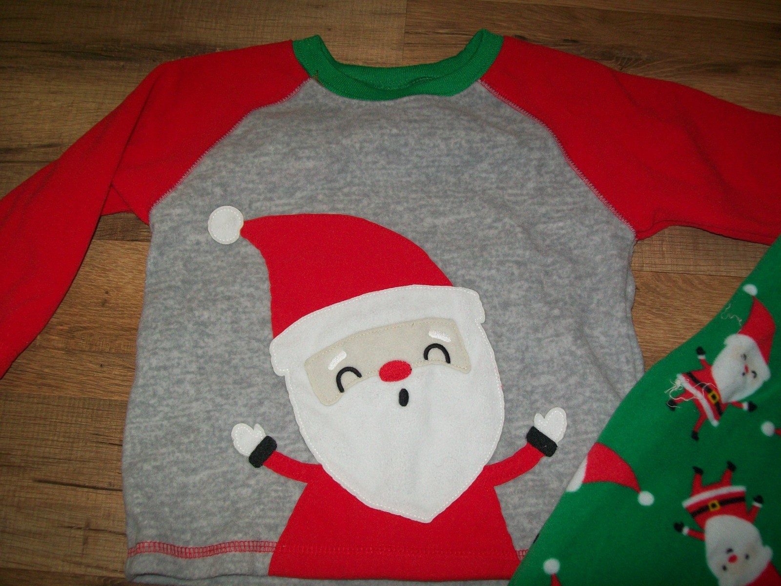 2-Piece Long-Sleeve Pajama Set Green Gray Santa 