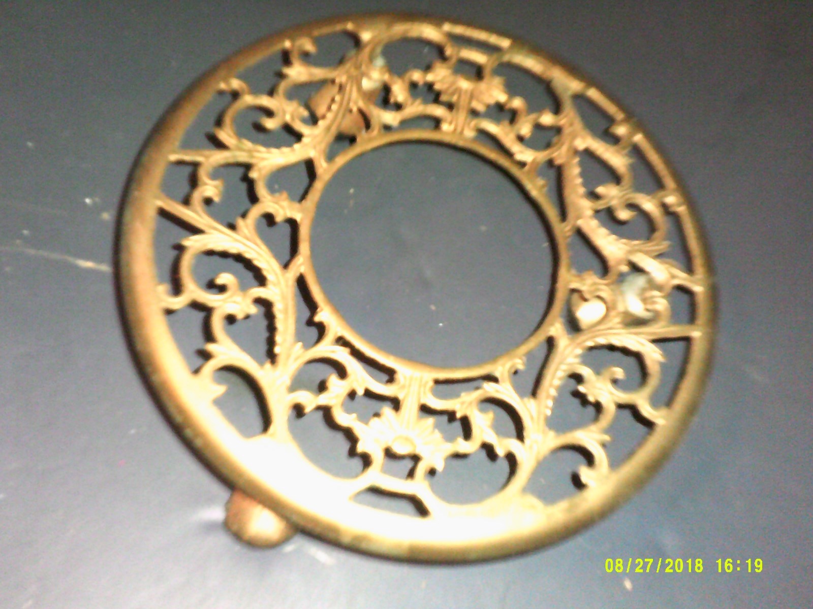 3 WHEEL  METAL IVY PATTERN PLANT COASTER