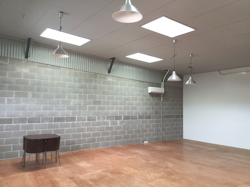 Bright Studio Workshop Art Gallery With High Ceiling 60m Office