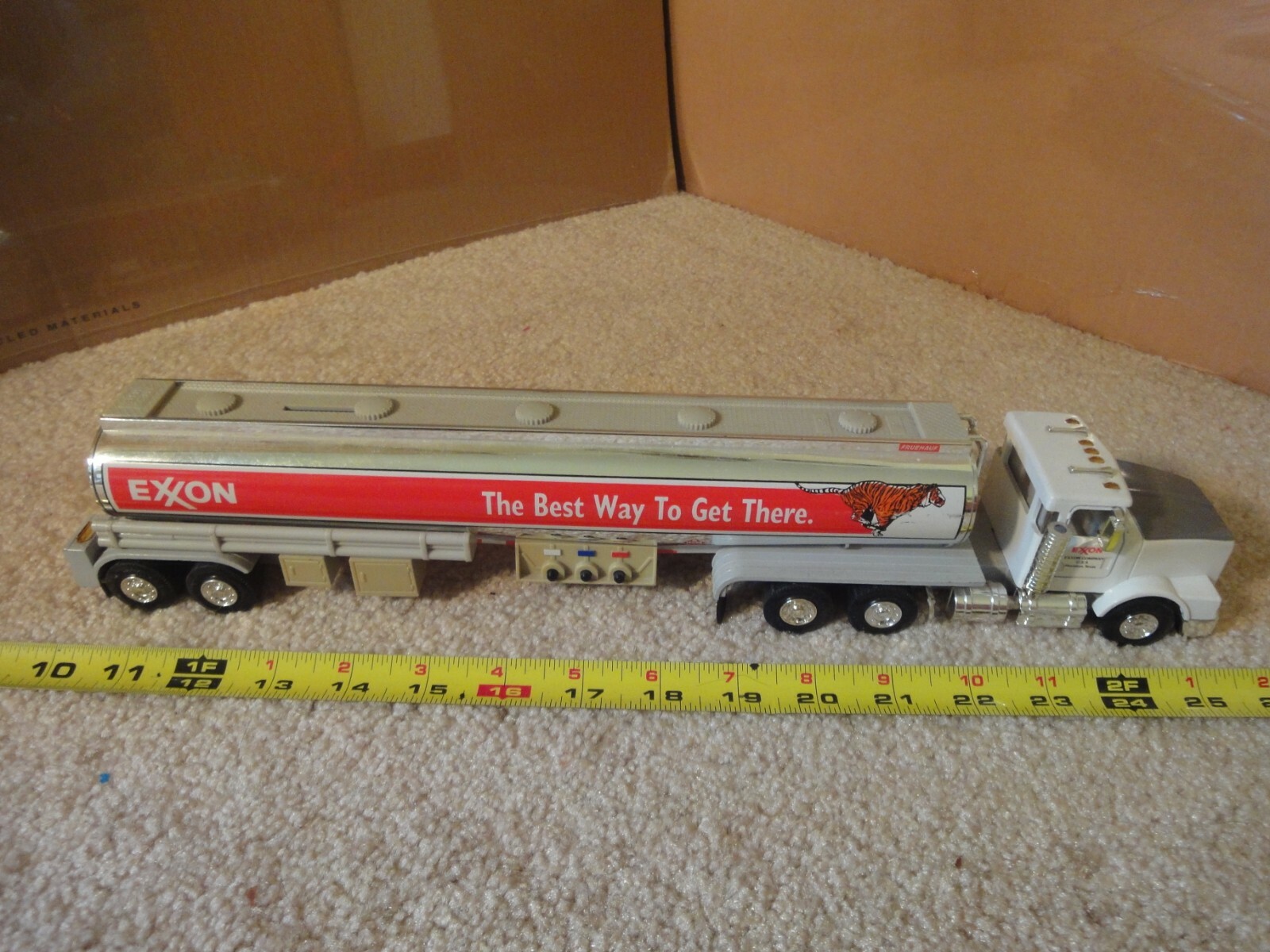 Ertl Collectible 1937 Tractor Trailer #9632UA United Van