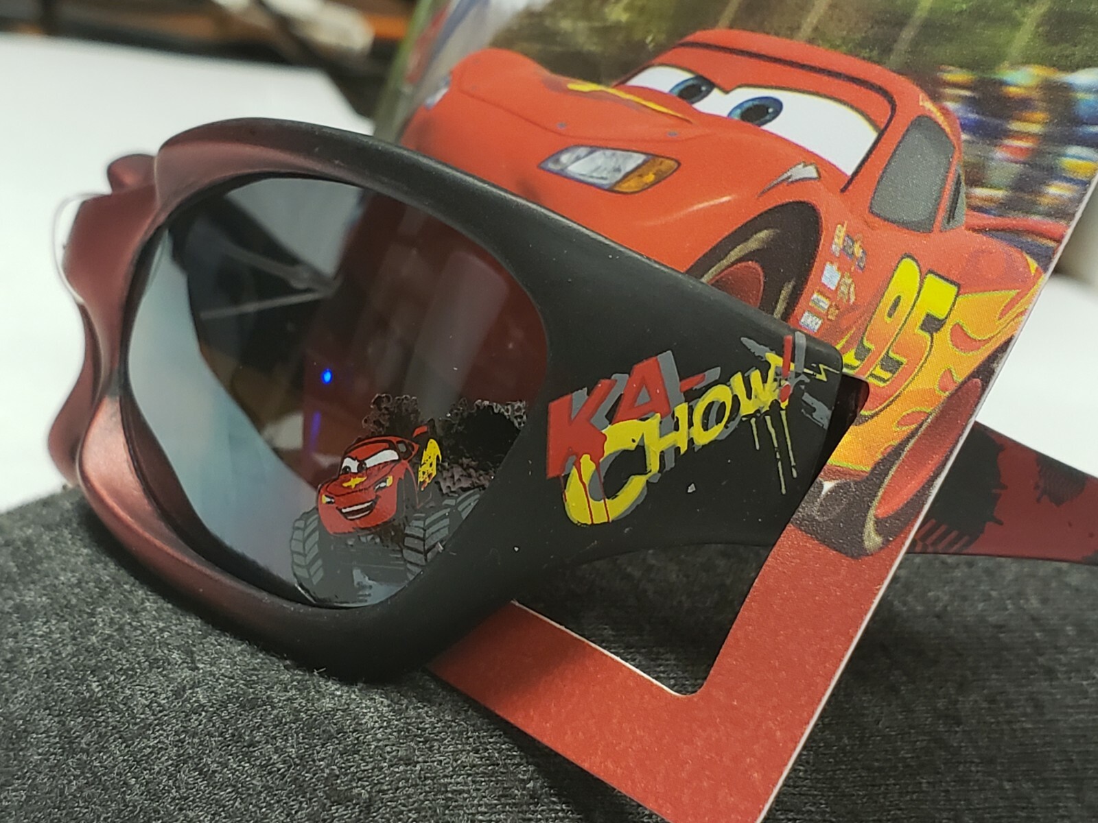 Boys Kids DISNEY PIXAR CARS Sunglasses Lightning McQueen