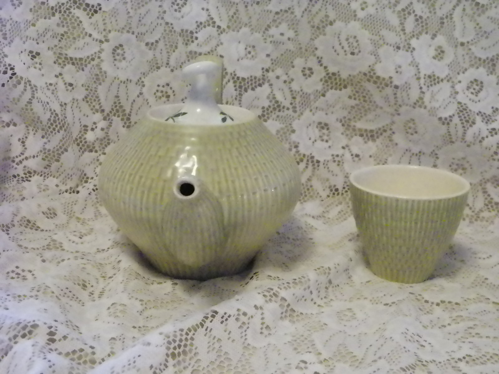 VINTAGE RED WING POTTERY GREEN BASKET WEAVE CREAMER AND SUGAR