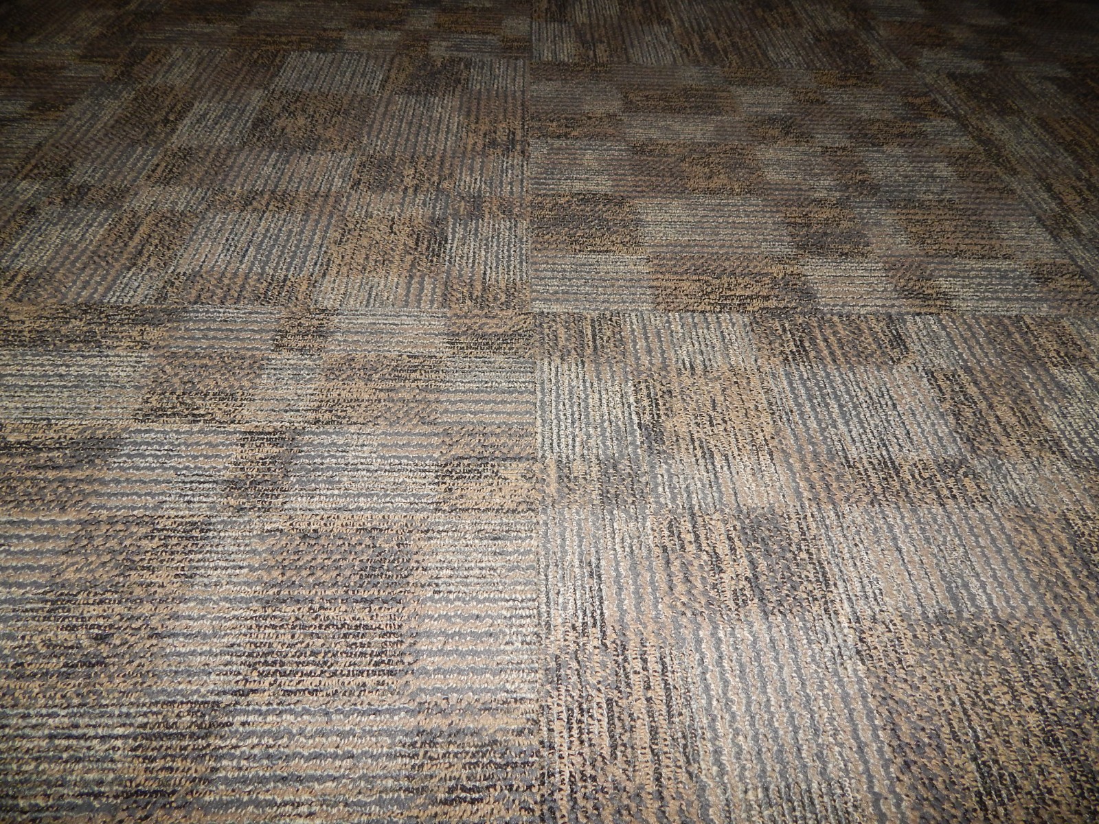 6 BOX  CARPET TILE 432 S/F Commercial Grade 100 % Nylon 24