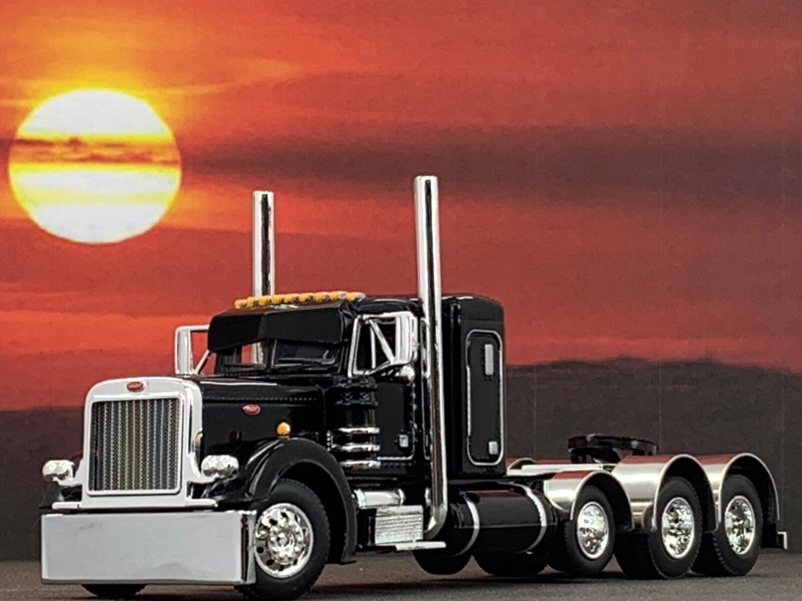 35P　P 1/64 DCP BLACK PETERBILT 379 TRI AXLE W/ 36
