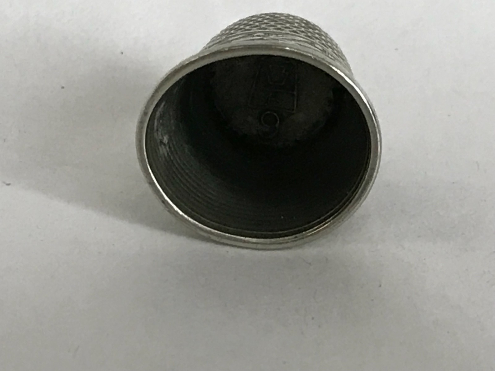 THIMBLE STERLING SILVER USA .SB.SIZE 9 BLEEDING HEARTS FLOWER DESIGN 5.2 grams