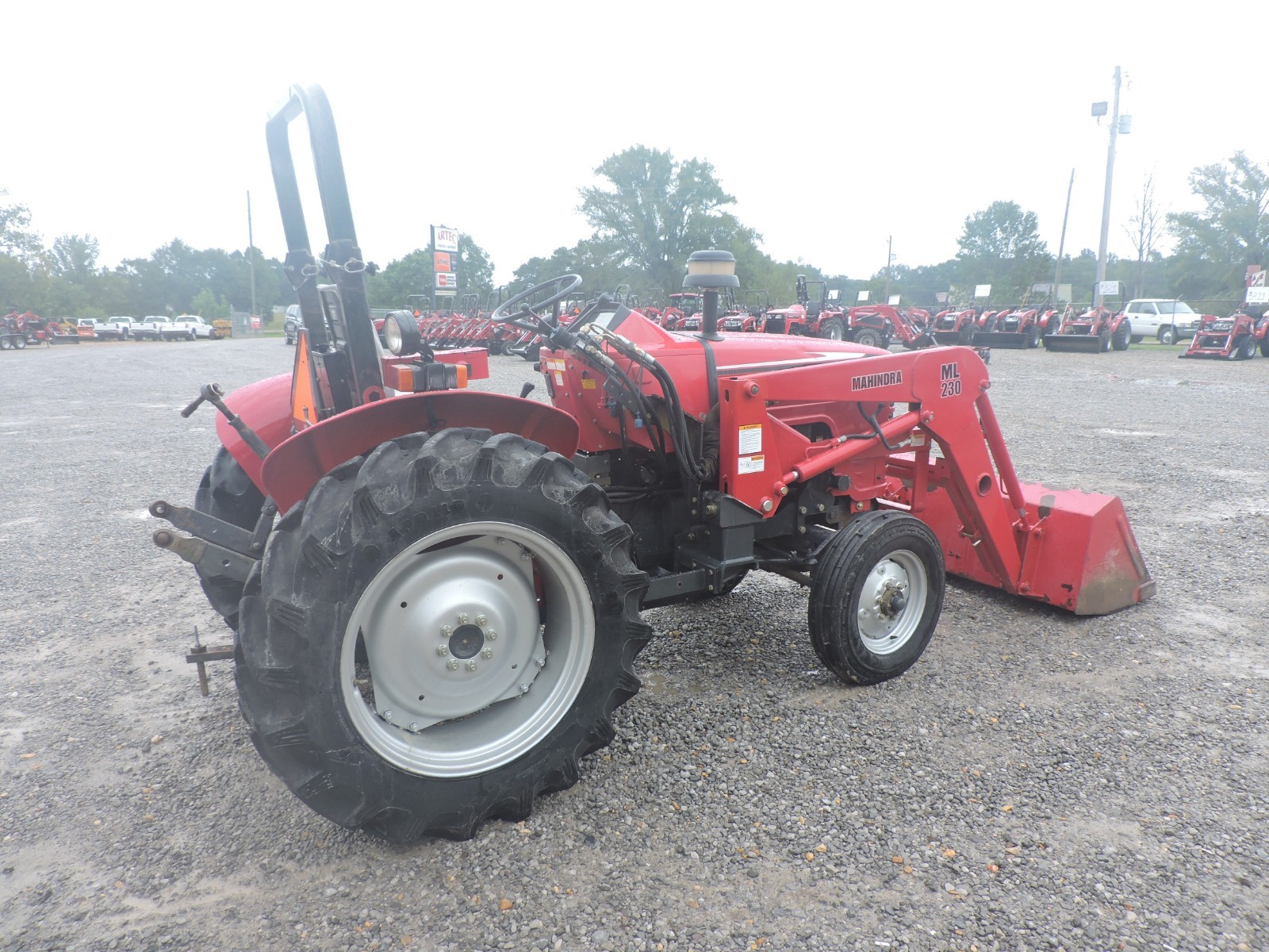 2005 MAHINDRA 3525 TRACTOR WITH LOADER!! - DEERE - KUBOTA - VERY LOW HOURS!!