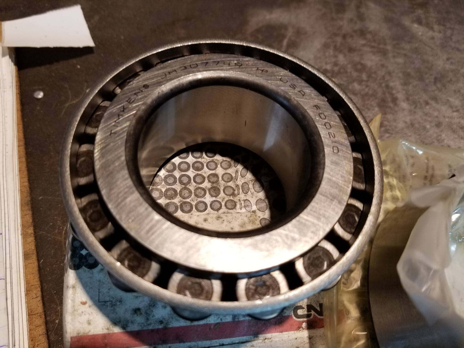 CASE CNH BEARING & CUP 86577073 - Picture 2 of 7