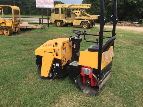 Vibratory Roller, briggs & Stratton 13.5 HP, Parker hydraulics road and asphalt