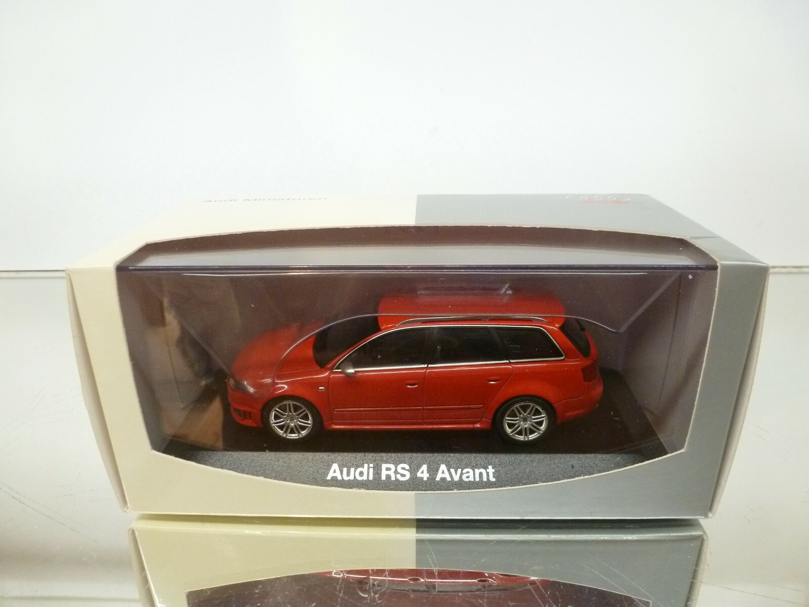 MINICHAMPS Audi RS4 ブラック 1 of 1200 MINICHAMPS Audi RS4 ブラック 1 of 1200 Audi RS4 | House of
