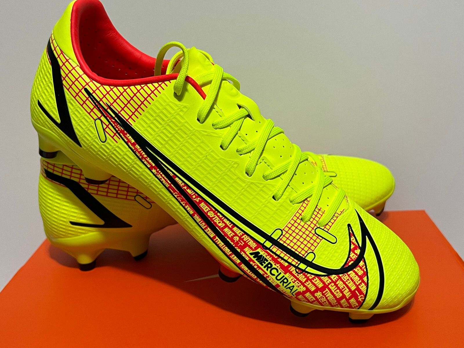 Nike Mercurial Vapor 14 Academy FG MG Volt Crimson CU5691 Nike Mercurial Vapor 14 Academy FG MG Volt Crimson CU5691