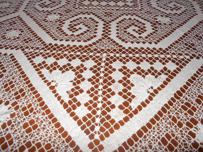 Beautiful Vintage Handmade Ivory Crochet Lace Tatted Tablecloth Topper 96 x 78