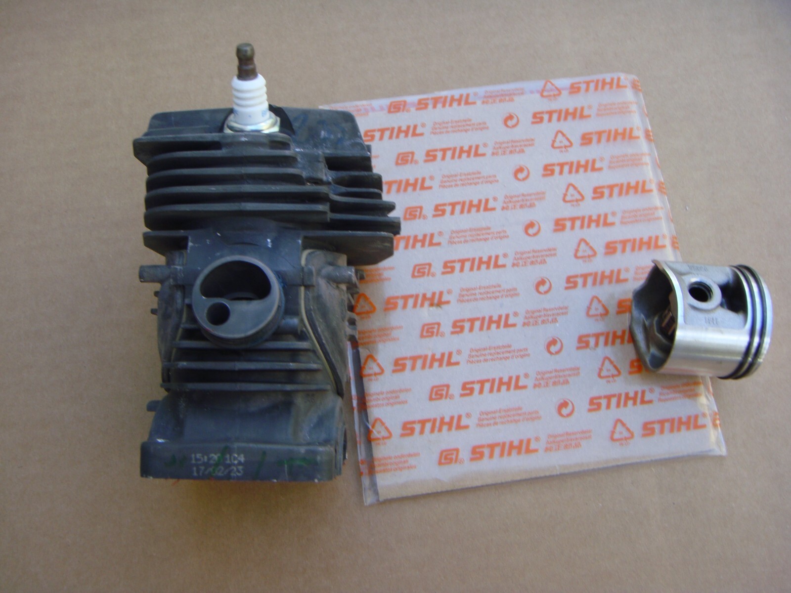 GENUINE STIHL MS271 CHAINSAW PISTON CYLINDER ENGINE KIT W/ BEARING- NEW TAKE OFF