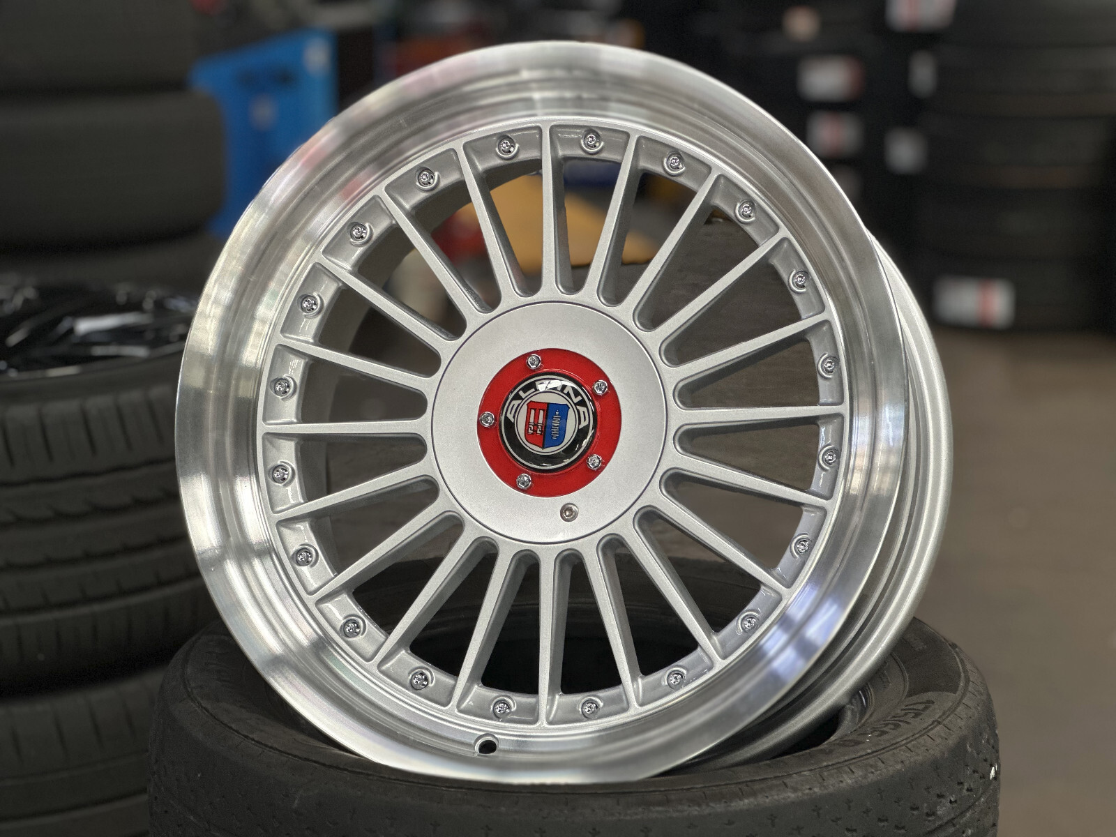 中古Alpina 3 Spoke Full Carbon Front Wheel 中古Alpina 3 Spoke Full Carbon Front Wheel