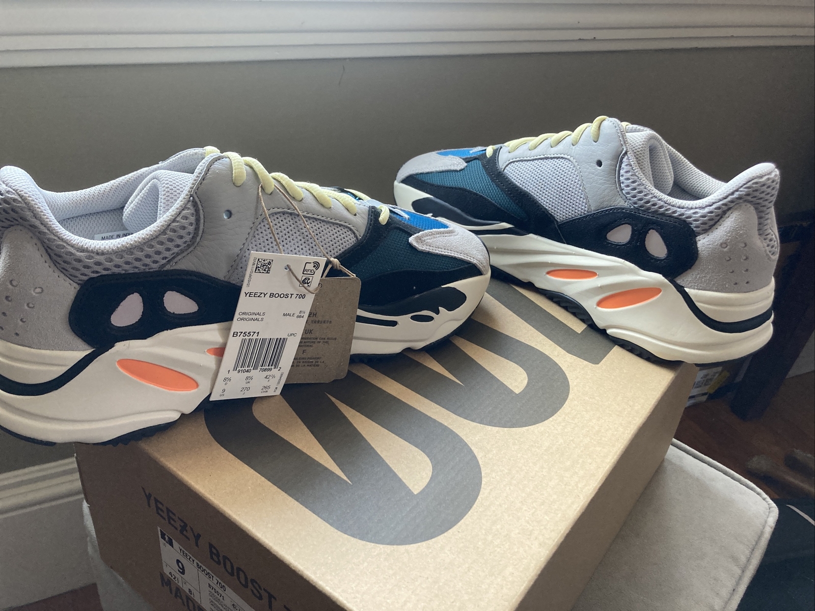 yeezy boost 700 wave runner size 9