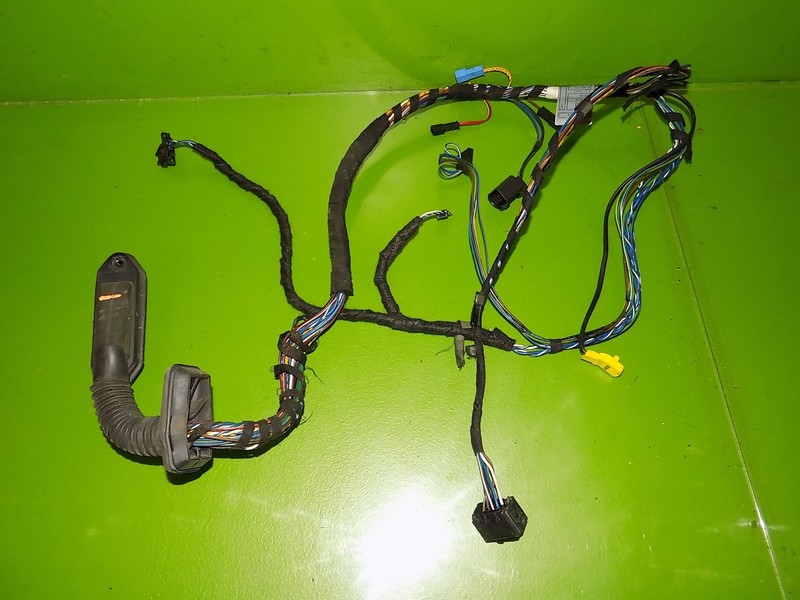 01 02 03 BMW 325i sedan OEM 8375410 driver left front door wire harness cable