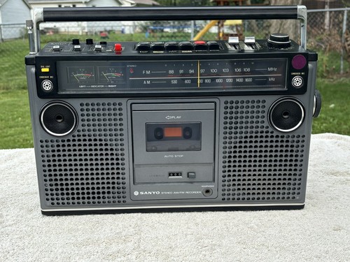 sanyo  ③ Sanyo C3 Portable Mini Component System Boombox