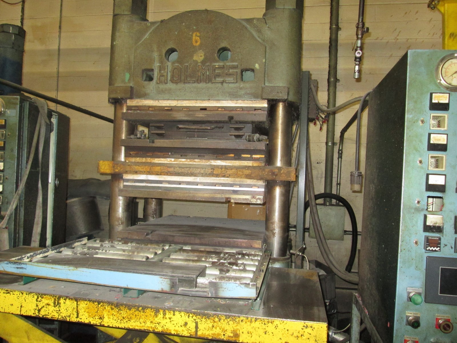 500 Ton Holmes 4 Post Molding Press, (4) 32