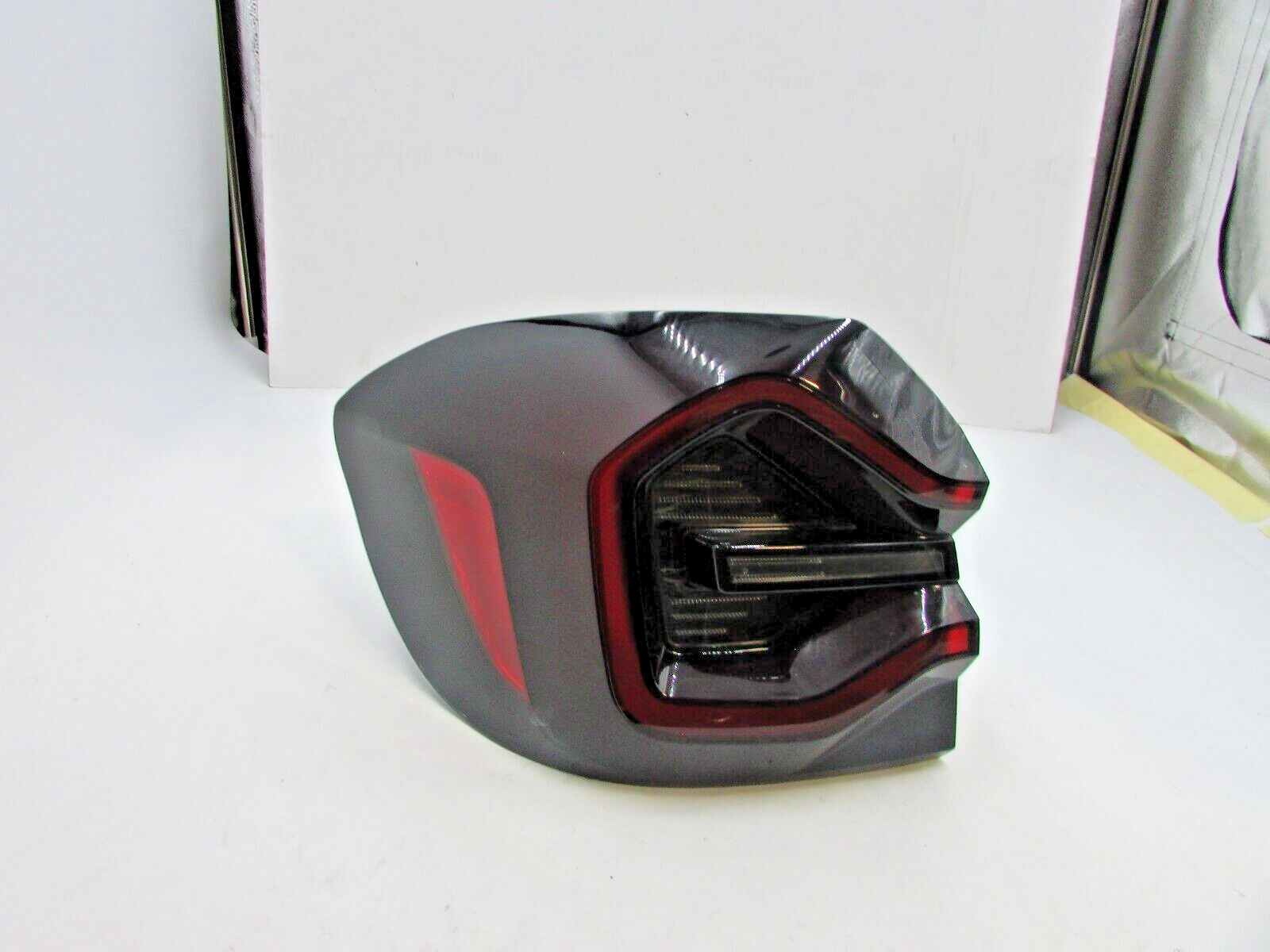 スポーツストア 2022 2023 BMW X3 OEM LEFT QTR MOUNTED TAIL LIGHT 63239463049 香水(ユニセックス)