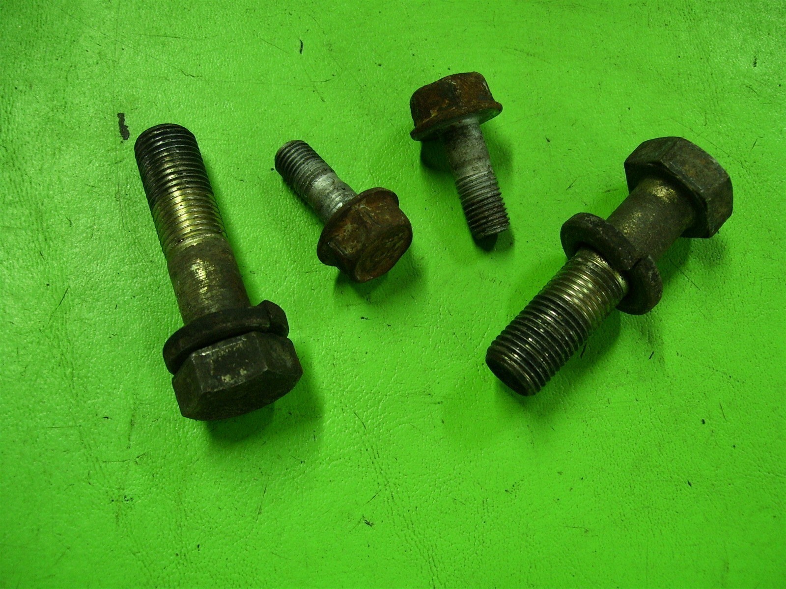 あお　2/27 85 Nissan 300ZX Z31 Turbo 2+0 Rear Drive Axle Mounting BOLTS