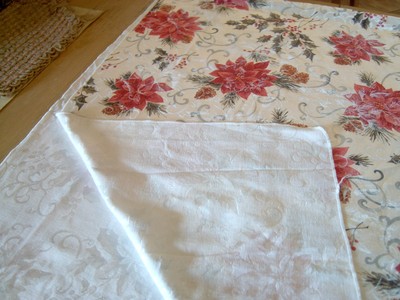 Poinsettia Table Cloth 80 x 57 Linen? Cotton?