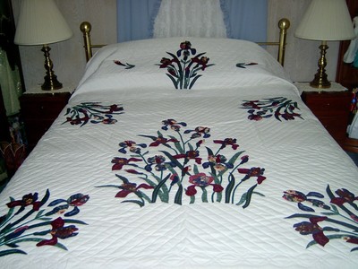 King Amish Hand Appliqued Iris Quilt  98x110  NEW