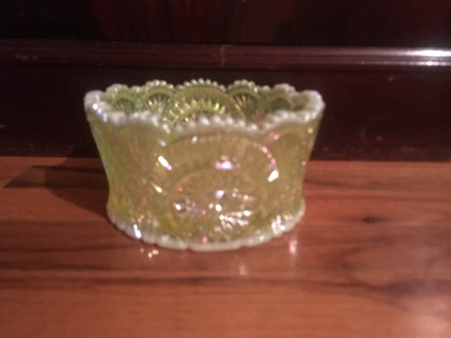 Vaseline Carnival glass serving bowl uranium opalescent iridescent candy / fruit