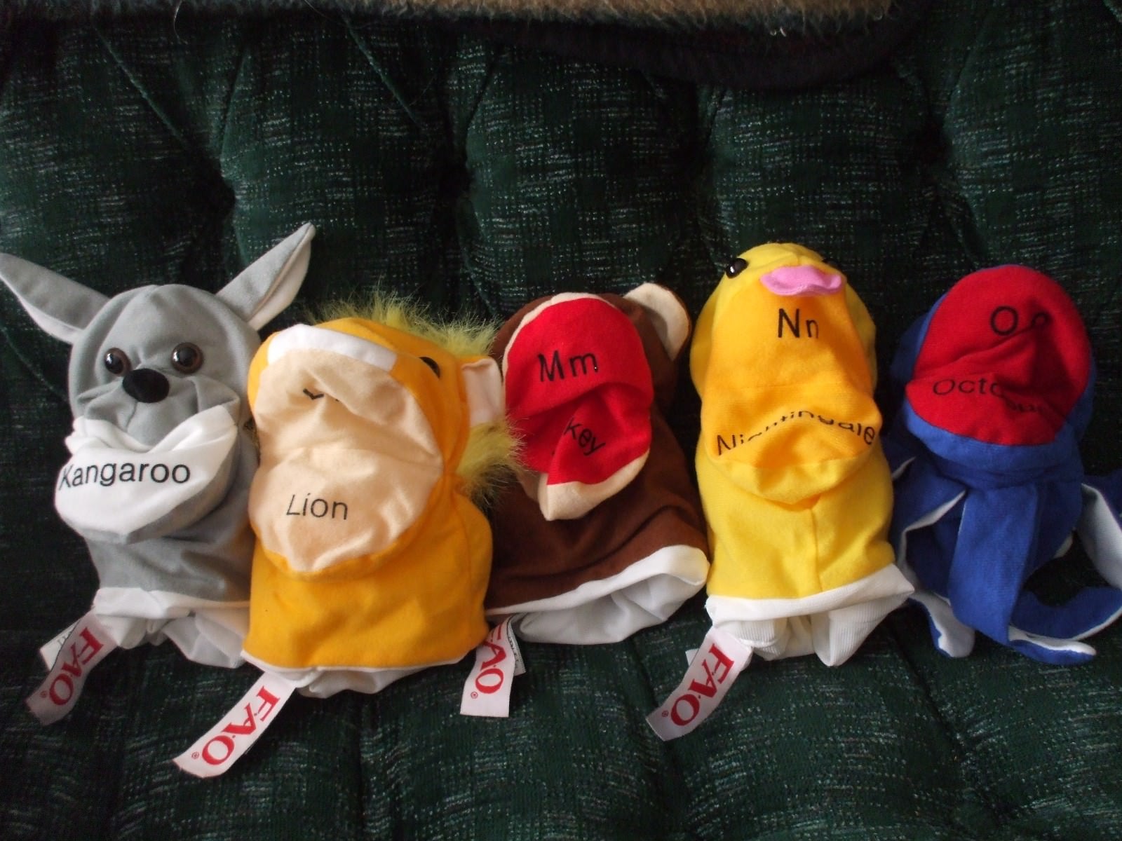 FAO Scwartz 26 alphabet teaching puppets full set A-Z animal puppets