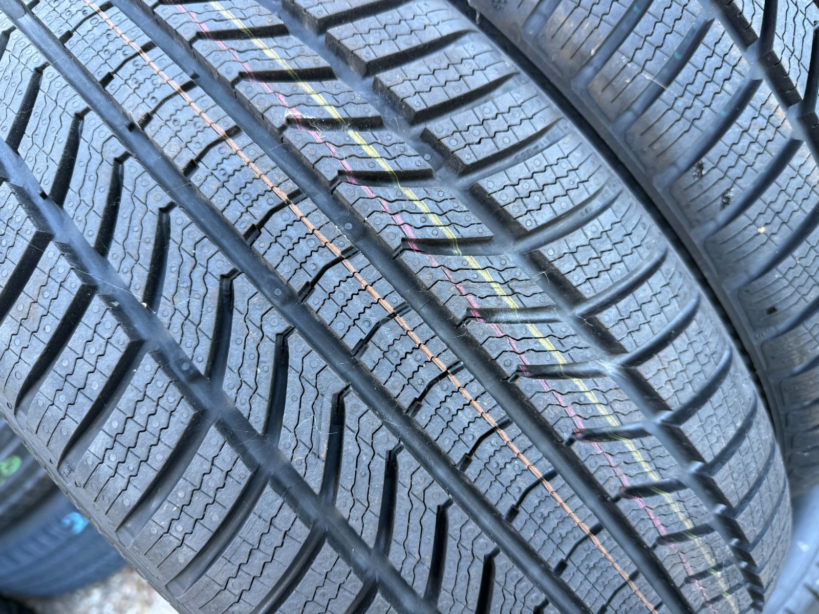 New 235 45 20 Continental, Winter, XL, M+S, 100V, x1 Tyre (F1_tyres) YD288