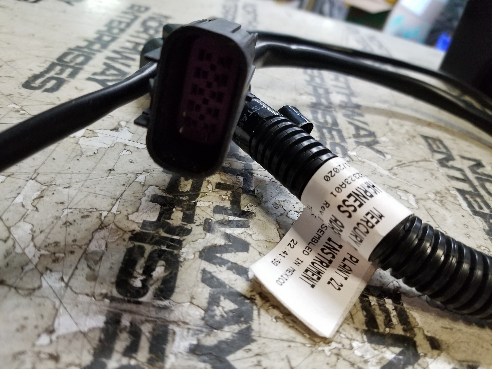 84-892323A01 Cummins SmartCraft Dual Wake Adapter / Ignition Harness - Picture 3 of 5