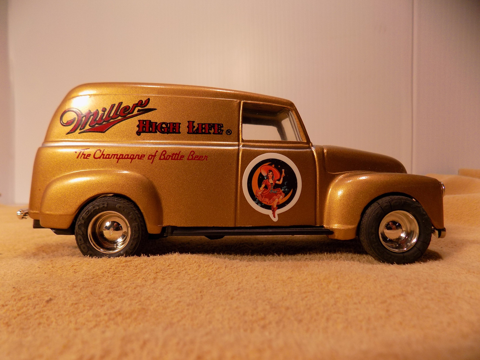 Ertl #9269 Miller High Life Beer 1950 Chevy Panel Panel Diecast Bank  1/25 NOS