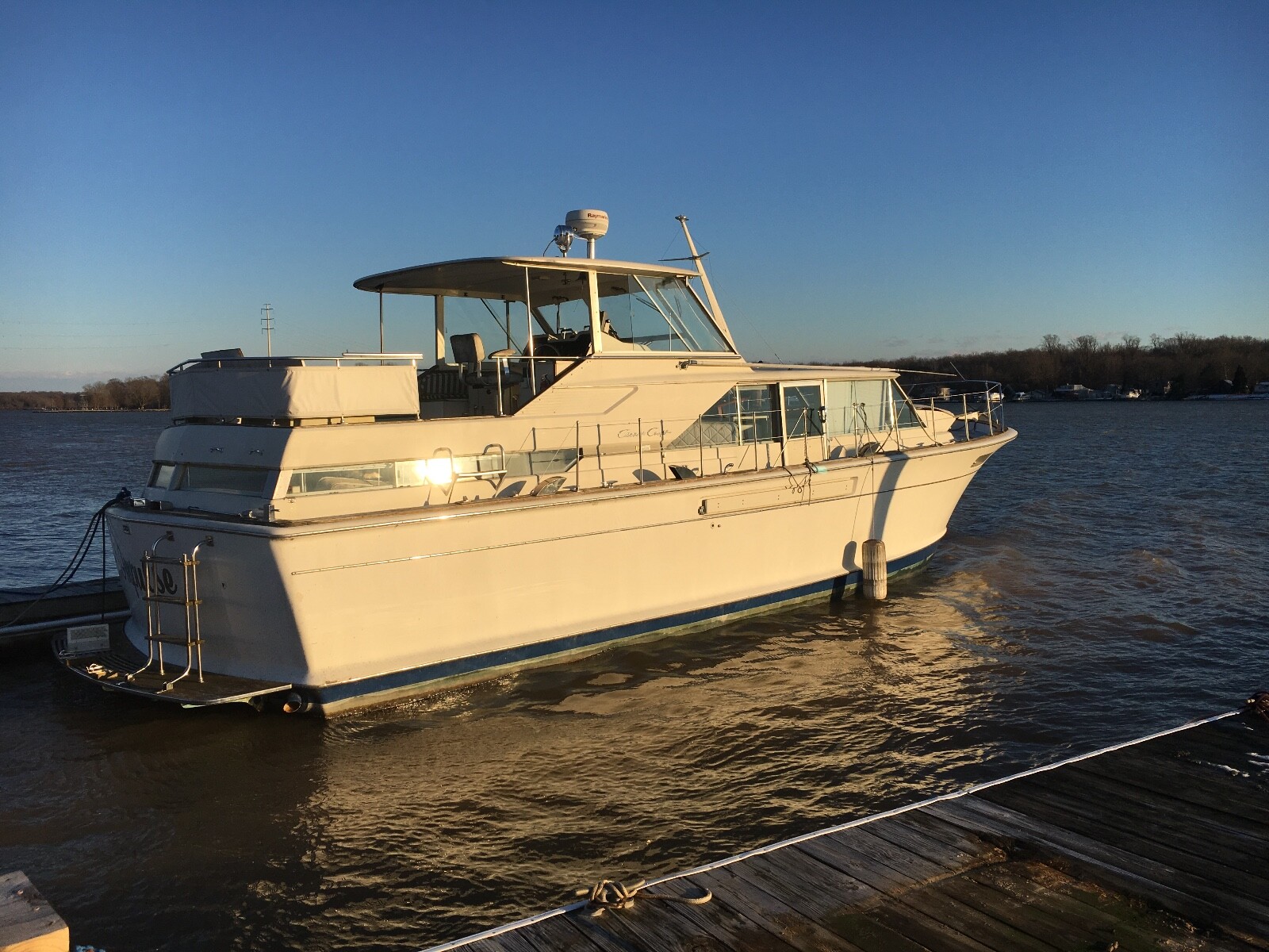 Chris Craft Commander 42 - Classic Chris Craft - Live-aboard or cruise anywhere!