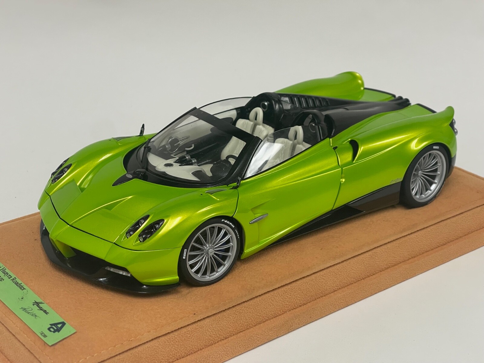1/18 AutoArt Pagani Huayra Roadster Pearl Green on a custom