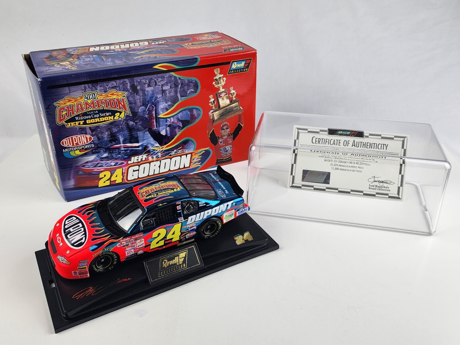 Revell Monogram Jeff Gordon 24 新品、未開封品、 Jeff Gordon #24 REVELL Racing DuPont Diecast 1996 edition