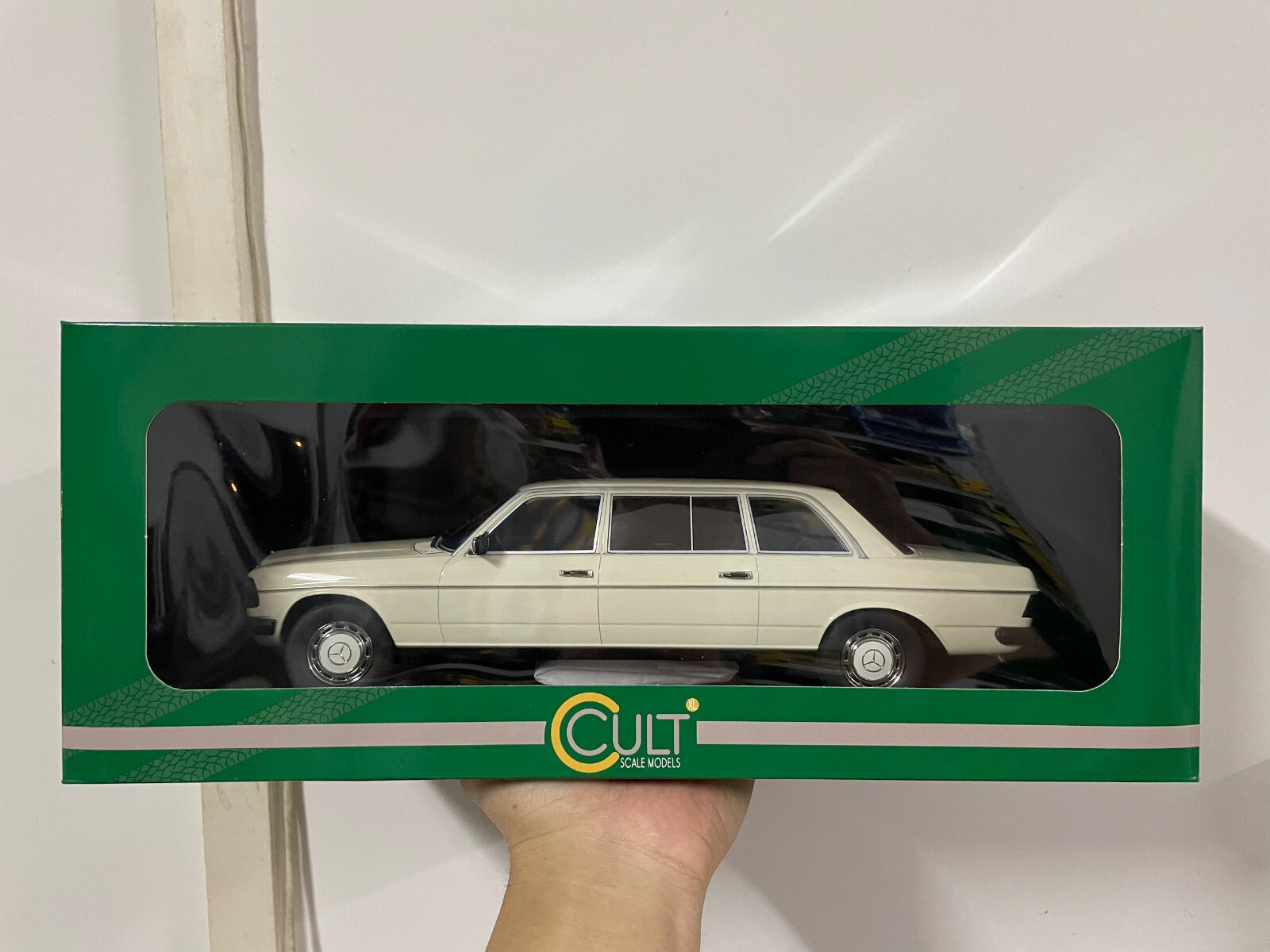 Cult 1/18 メルセデスベンツ V124 Lang s-l1200.jpg