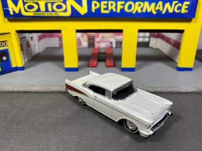 Free Shipping 2001 Johnny Lighting ''57 Chevy Bel Air White NM/M