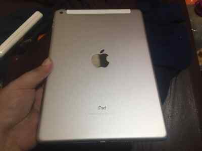 Apple iPad (第5世代) 32GB シルバー s-l1200.png