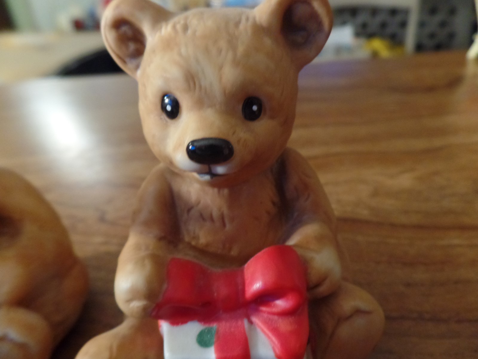 Homco Porcelain Teddy Bears Holding Tree & Present Figurines-5505 #2751
