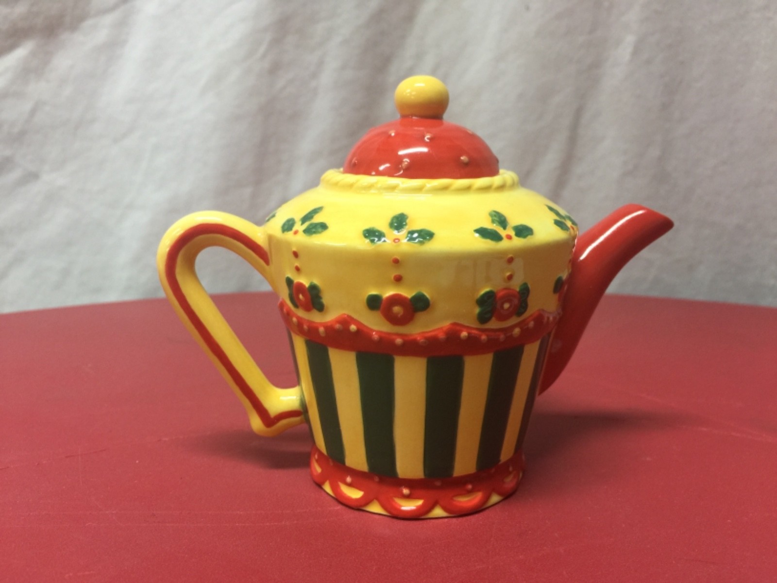 2004 DECEMBER MARY ENGELBREIT INK ENESCO GROUP COFFEE / TEA POT